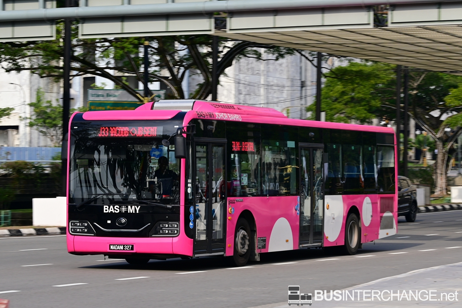 Yutong ZK6128HG (MADANI327 - J33)